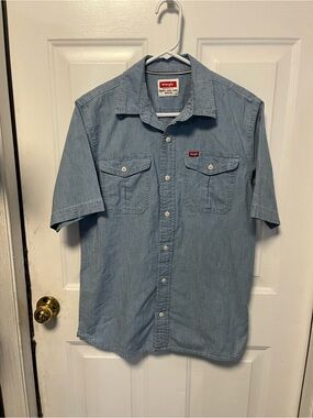 Wrangler Light Blue Short Sleeve Denim Button-Up Shirt